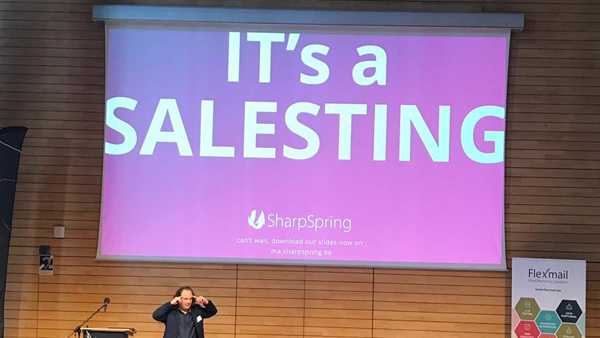 PowerPoint presentatie en spreker op conferentie